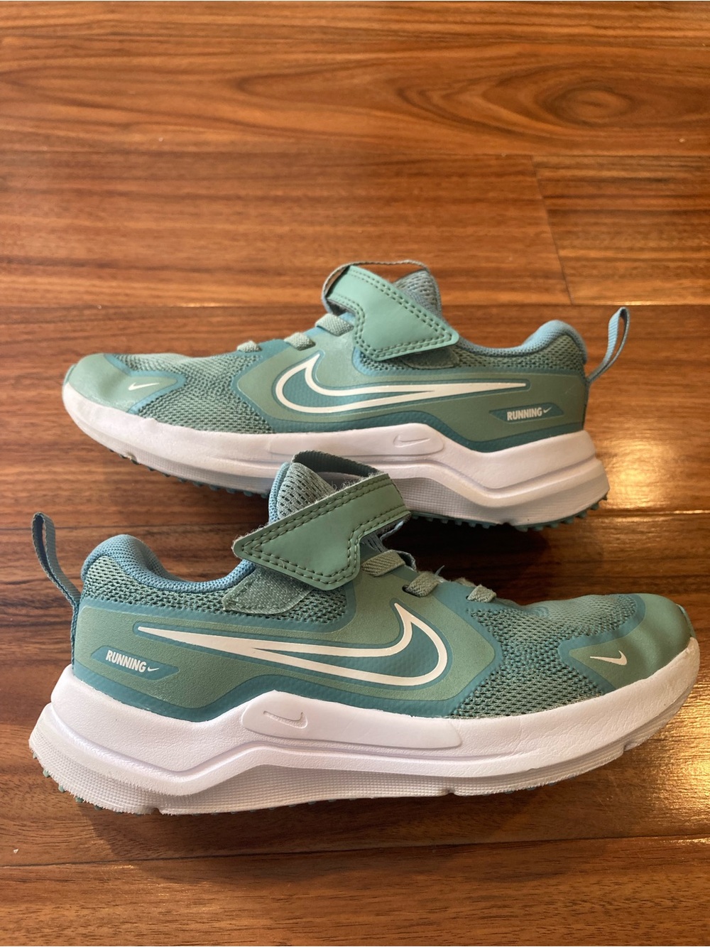 Nike Cosmic Runner (PSV) Unisex Kids Sneaker Green White 13C Mesh Hook & Loop